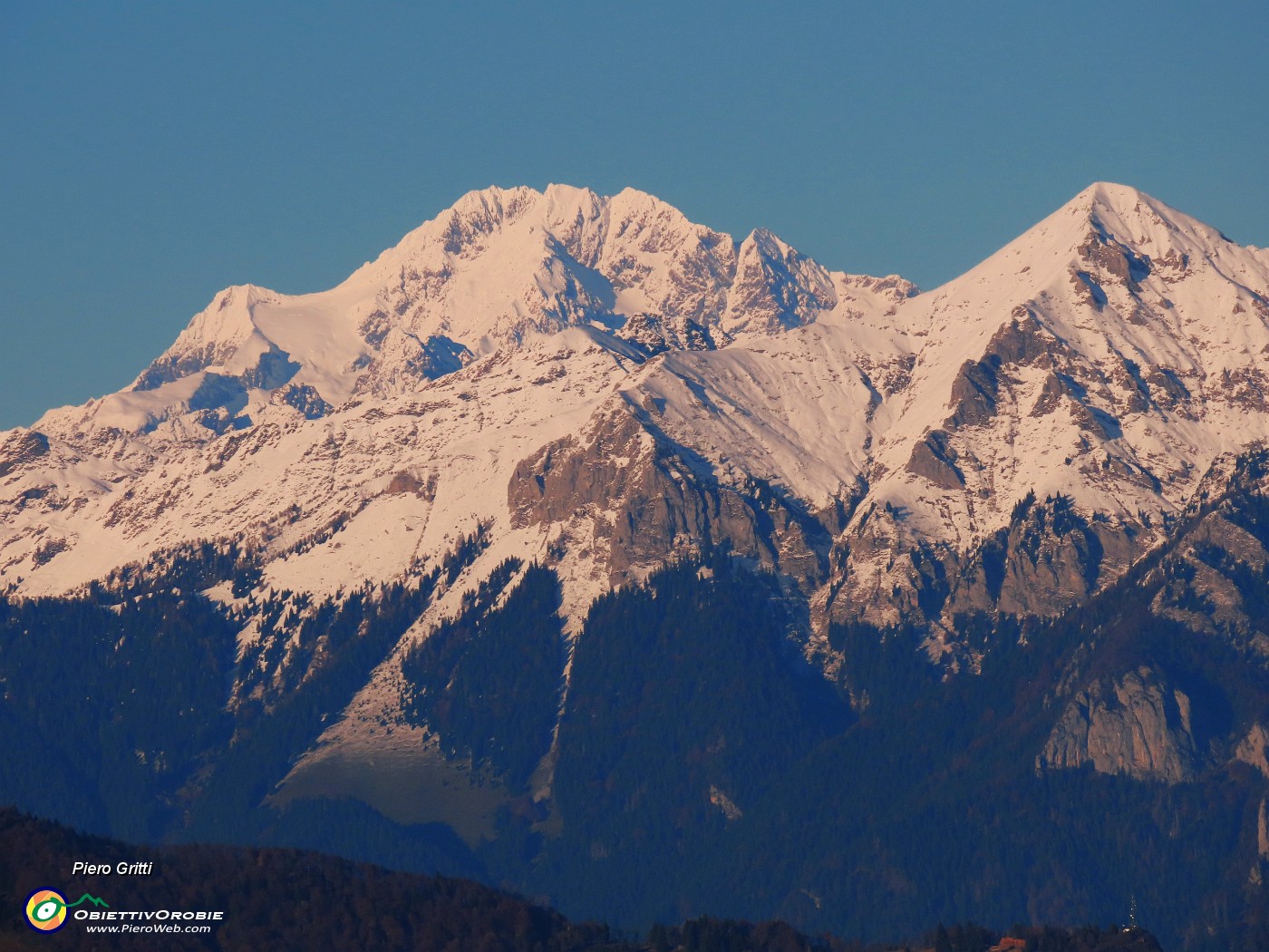 42 Oltre il Monte Cavallo la cima alpina-retica del Disgrazia .JPG